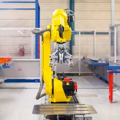 Робот Fanuc серии M-20 в действии